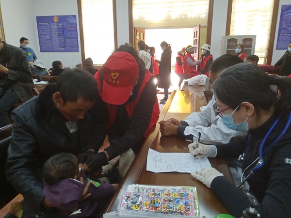 江孜縣患兒篩查現場（麻醉醫生站）.jpg
