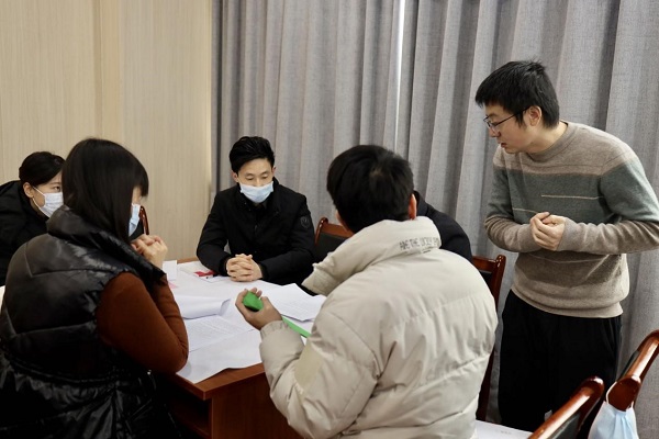 1640931394527295.jpg 組員討論.jpg