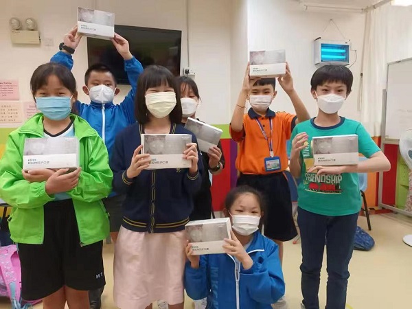 1676539975320388.jpg 將援助物資派發給老人和青少年 (2) - 600.jpg