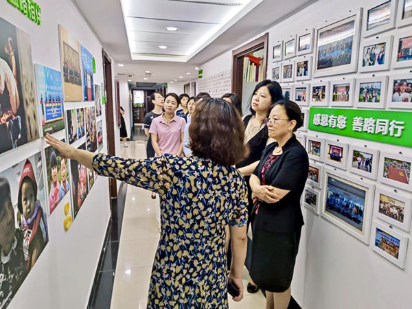 1687346341925010.jpg 02-2參會人員參觀人口基金會榮譽室及外環境_副本.jpg