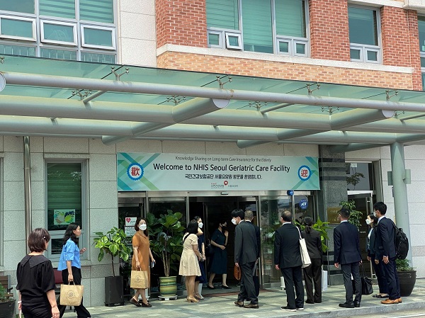 參觀首爾療養(yǎng)院.jpg