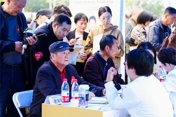 1732182550570220.jpg 義診現(xiàn)場2.jpg