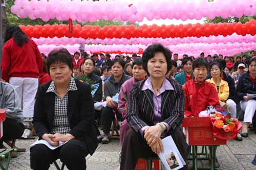 河北省舉辦省會第十二屆母親節暨幸福工程救助貧困母親大型宣傳活動 5.jpg