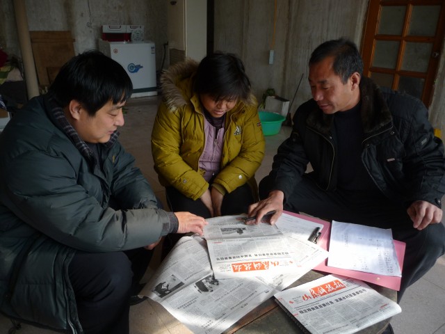 科技報(bào)伴貧困母親走上科技致富路 2.jpg