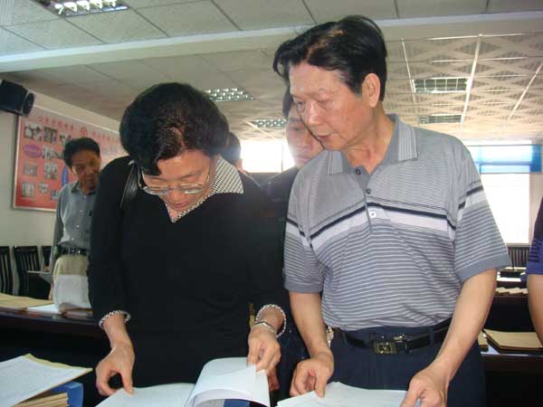 組圖2:湖南省郴州市計生協會考察團到福建省長泰縣參觀幸福工程檔案管理4.jpg