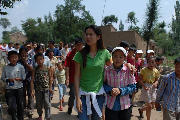 幸福工程扶貧西部行之十一——馬艷麗甘肅認回個“干女兒” 8.jpg