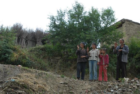 幸福工程扶貧西部行之八——馬艷麗扶貧之行 拒絕8個雞蛋的大餐11.jpg