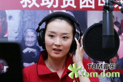 明星媽媽傾情錄制幸福工程主題曲《牽著你的手》 3.jpg