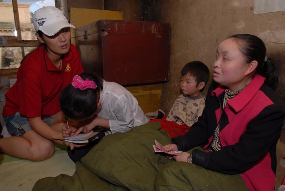 幸福工程扶貧西部行之二——馬艷麗短聚“貧困母親” 幸福工程長存心中 6.jpg