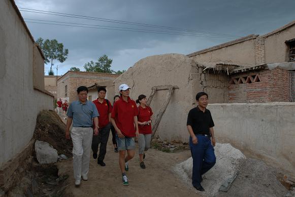 幸福工程扶貧西部行之二——馬艷麗短聚“貧困母親” 幸福工程長存心中 2.jpg