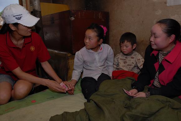 幸福工程扶貧西部行之二——馬艷麗短聚“貧困母親” 幸福工程長存心中 7.jpg