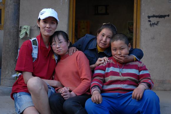 幸福工程扶貧西部行之二——馬艷麗短聚“貧困母親” 幸福工程長存心中 13.jpg