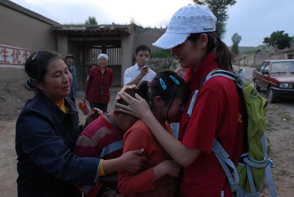 幸福工程扶貧西部行之二——馬艷麗短聚“貧困母親” 幸福工程長存心中 14.jpg