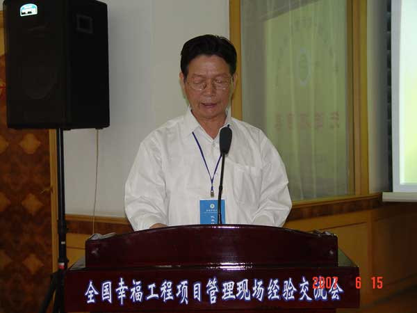 福建省長(zhǎng)泰縣幸福工程項(xiàng)目辦主任許振南介紹經(jīng)驗(yàn).jpg