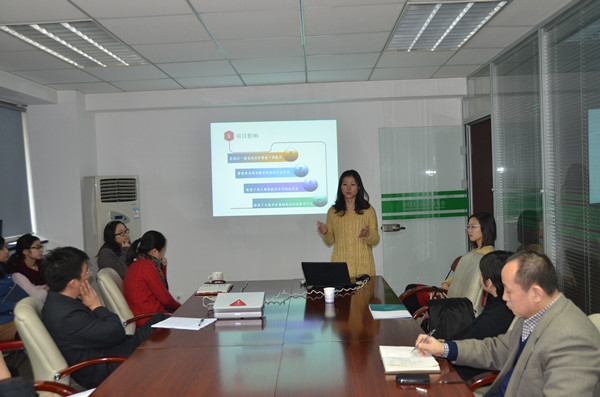 人基會全體員工參加并認(rèn)真聽取匯報