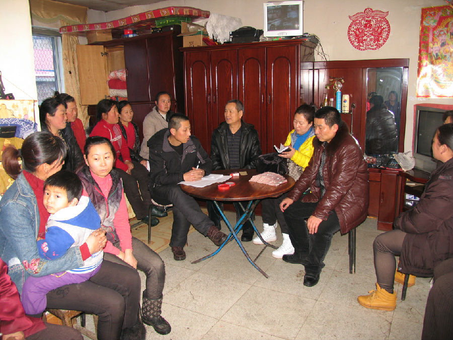 圖為縣項目辦組織慶升村項目點貧困母親座談