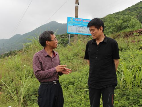 考察通山富水水庫網箱養魚項目