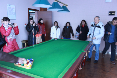 泰國考察團團長本吉·貢通拉先生參觀鄉政社區活動中心健身娛樂區