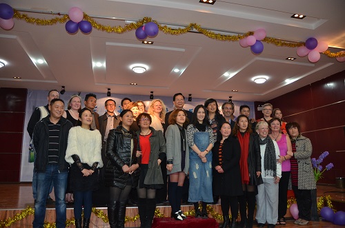 答謝晚宴后國際醫療隊部分成員與威寧縣人民醫院醫護人員合影