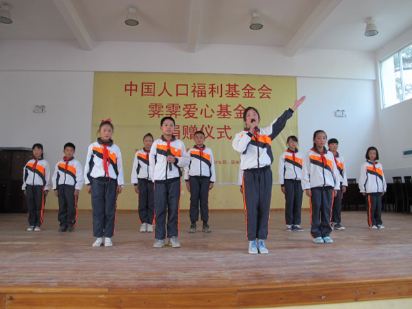 屏南县棠口乡中心小学同学们的诗朗诵表演.jpg