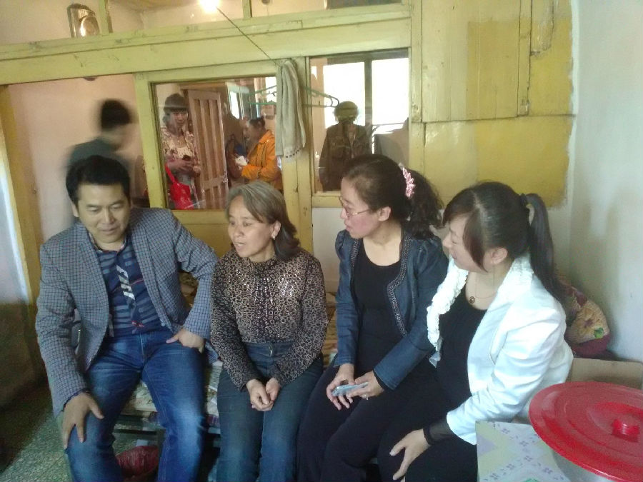 走访慰问贫困母亲