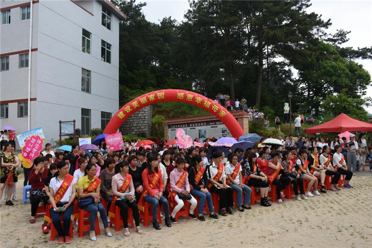 1467334871136303.jpg 紀念“母親節”暨第二十屆幸福工程救助貧困母親活動日系列活動現場.jpg