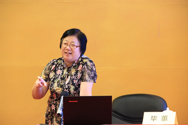 1472437734547665.jpg 8畢蕙教授授課_副本.jpg