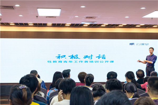 6 來自瑪麗斯特普國際組織的張耀華介紹兩套作品的內涵.jpg