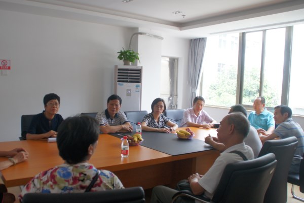 與老人座談_副本.jpg