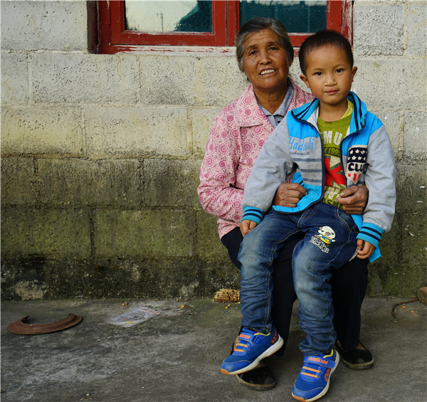 1520933064104377.jpg 任發(fā)祥和奶奶.jpg