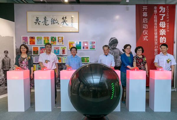 啟動儀式 左起：姚瑛專職副會長 、王海東司長、顧秀蓮主任、李金華會長、劉亭副理事長、郝林娜理事長、熊煌社長.JPG