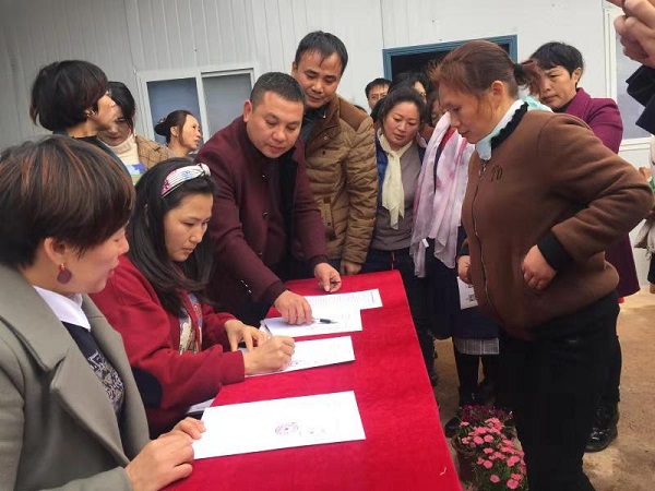 1544061526391460.jpg 簽訂資金入股產業三方協議.jpg