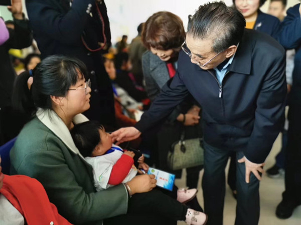 1553567567360219.jpg 李金華會長慰問受助家庭.jpg