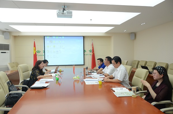 與云南省計(jì)劃生育協(xié)會(huì)座談 - 副本.JPG