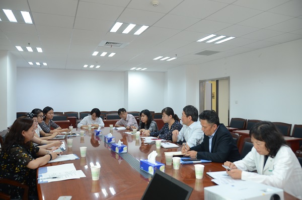 與云南省第一人民醫(yī)院相關(guān)負(fù)責(zé)人座談 - 副本.JPG