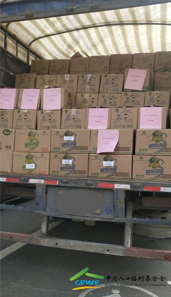 1581497623674092.png 巧白84消毒液4000瓶運(yùn)抵武漢的副本.png