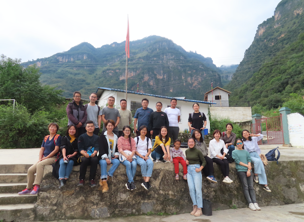 1609682721109954.png 游學團在涼山合影.png