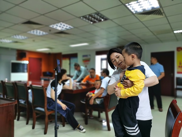 1622514465129564.jpg 安徽“幸福微笑”遠程視頻篩查現場 (2)600.jpg